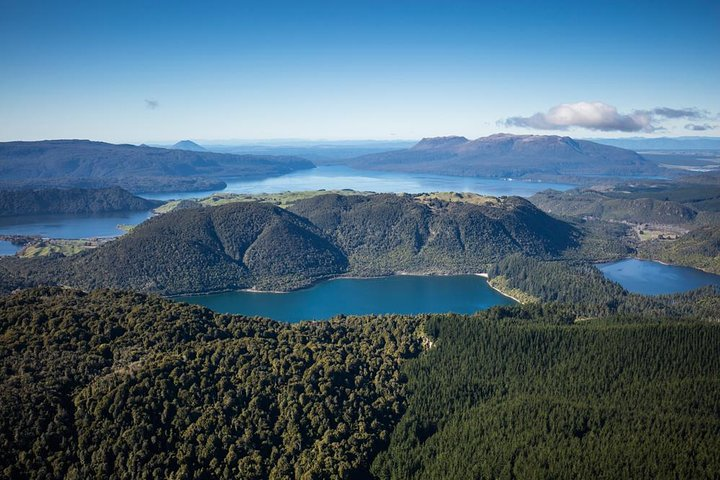 15-Minute Crater Lakes Flight by Floatplane from Rotorua - Photo 1 of 6